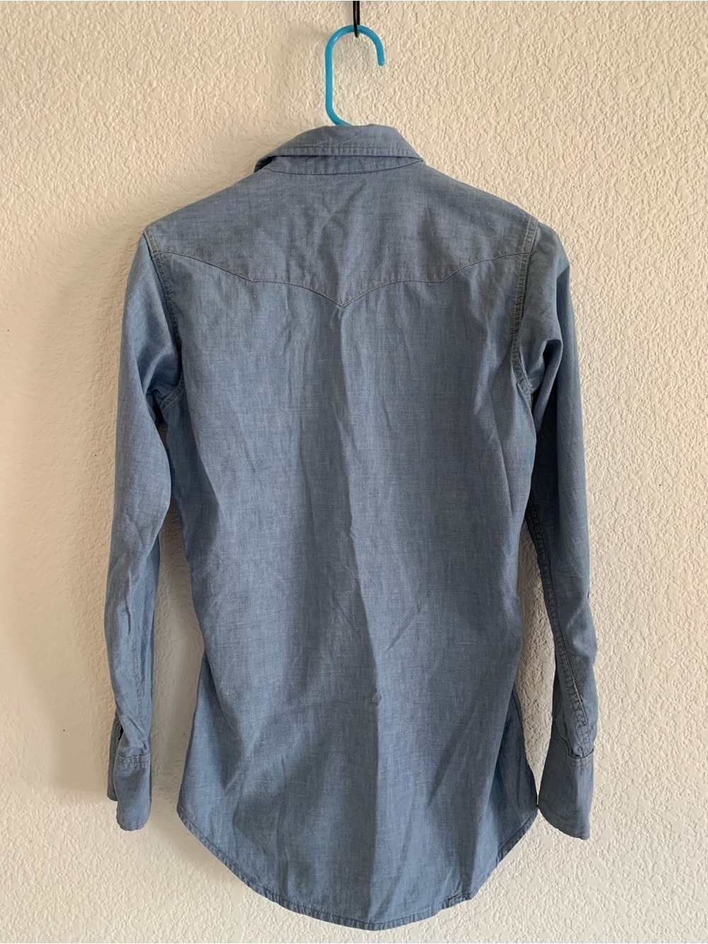 Women’s Wrangler Medium Sanforized Blue Denim Western Snap-Front Shirt - Picture 2 of 4